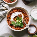 Chili aux lentilles fumées et à la courge