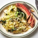 Saucisses croustillantes et légumes verts
