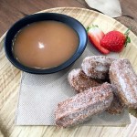 Churros au chocolat, sauce chocolat & caramel salé