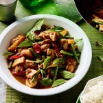Poulet sauté aux piments et basilic