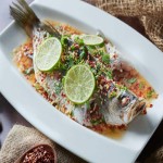 Poisson cuit à la vapeur à la thaïlandaise