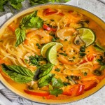 Bouillon thaï à la noix de coco et aux légumes