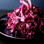Chou rouge braisé au romarin et kabanos