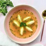 Soupe claire aux boulettes de semoule
