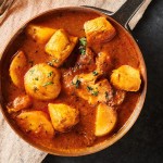 Curry de poulet bengali avec pommes de terre